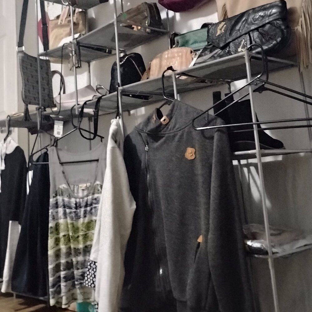 UNLISTED ITEMS 3,5,10dls N UP Wednesday sale clothing, belts and gift to buyers
